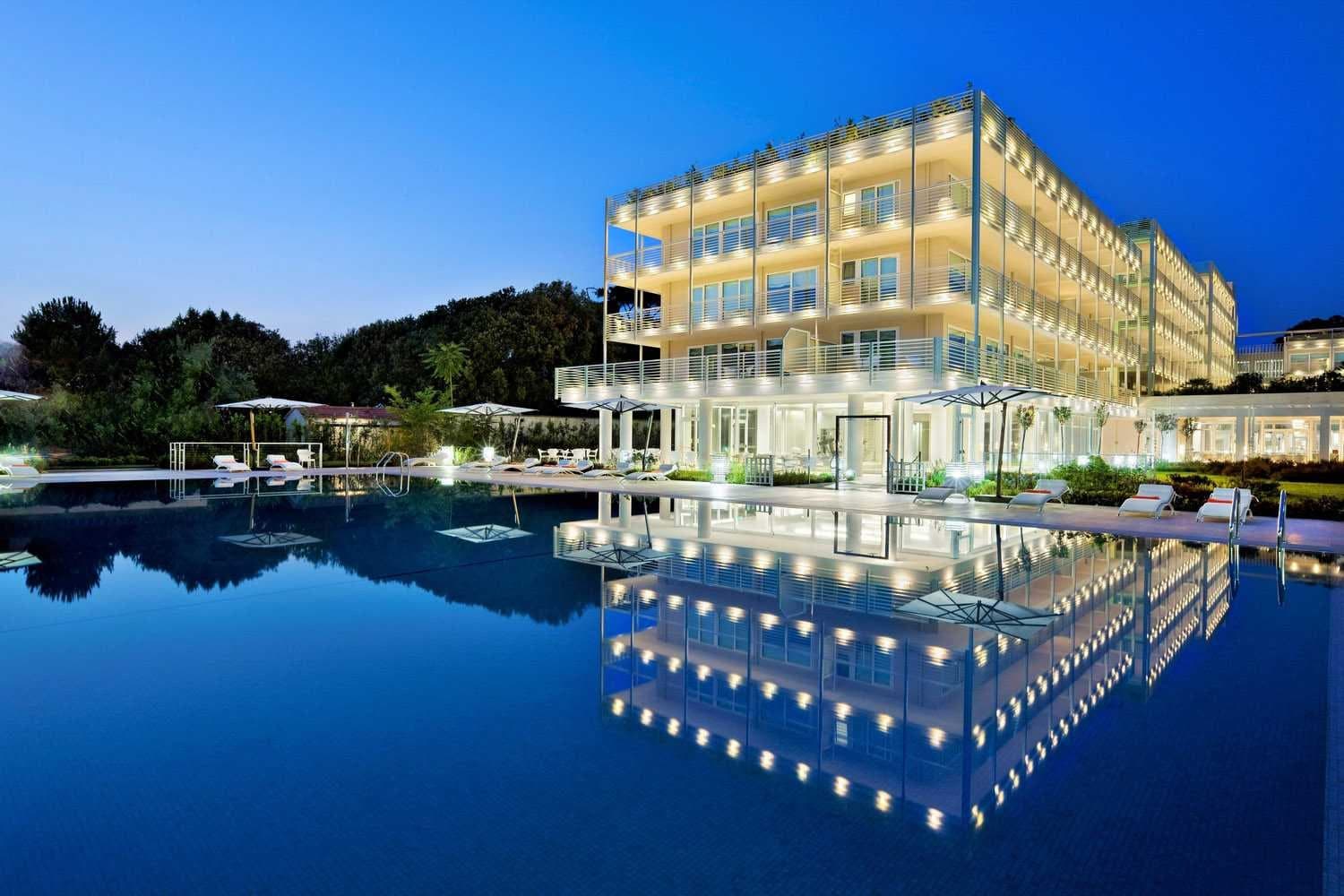 UNA Hotel